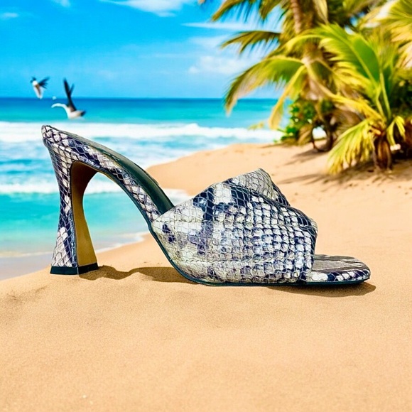 Vince Camuto Python Print Quilt Leather Reselm Mules Shoes Sandals 37/6.5 M - Picture 7 of 10